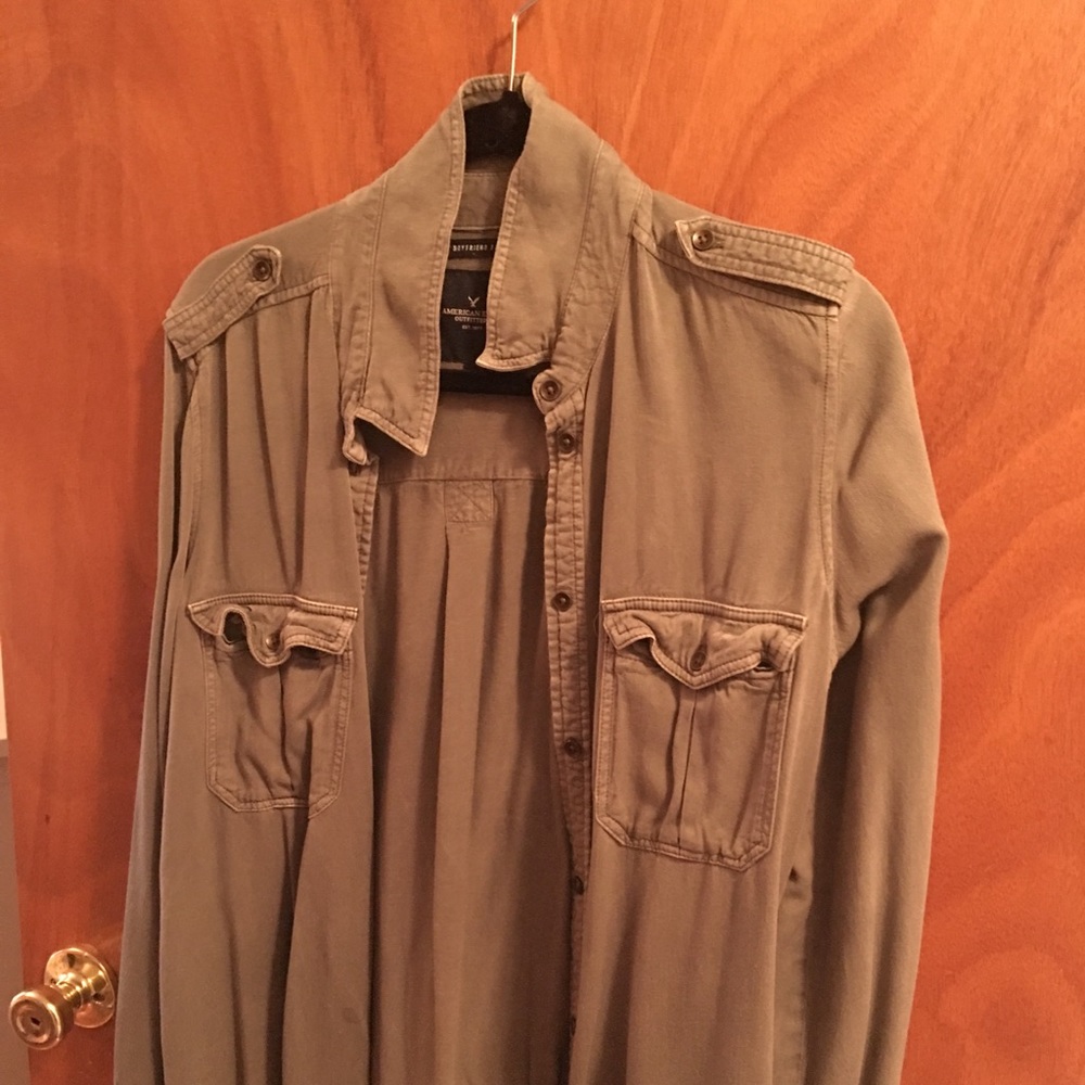 American Eagle button up